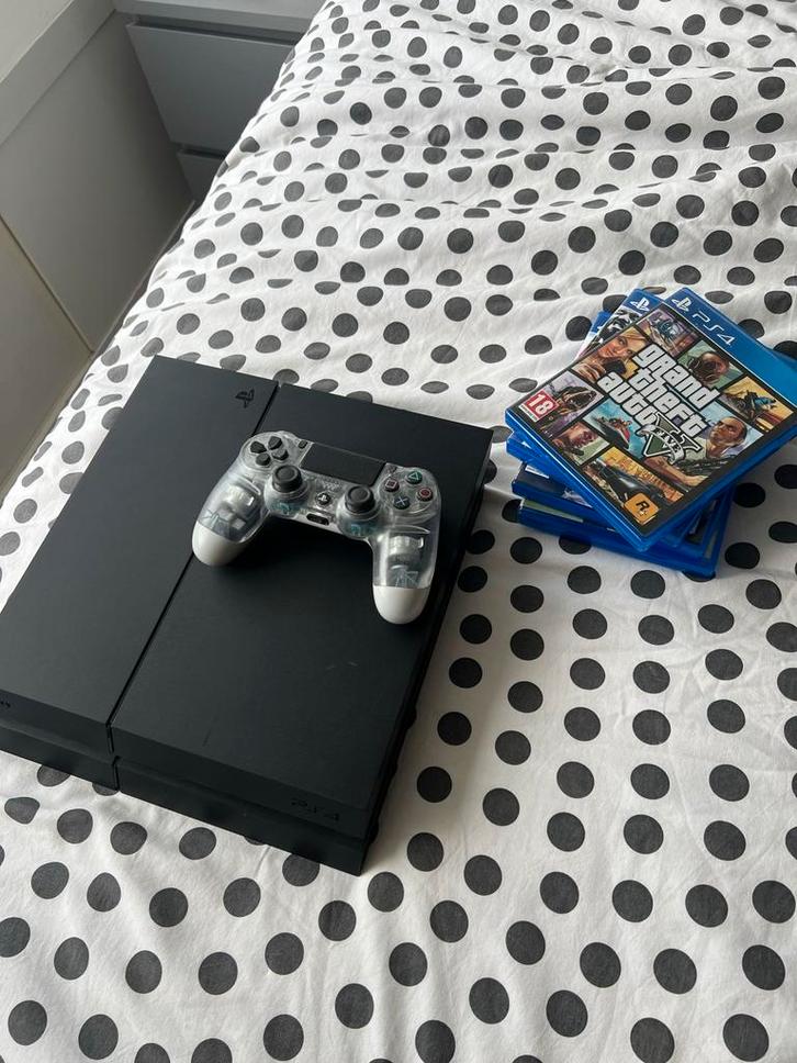 PlayStation 4 + Games (GTA 5, UFC 4, FIFA 16-18) + Controlle, Spelcomputers en Games, Spelcomputers | Sony PlayStation 4, Gebruikt