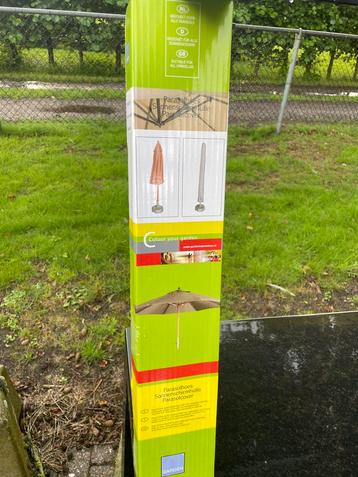 Parasol hoes beschikbaar voor biedingen