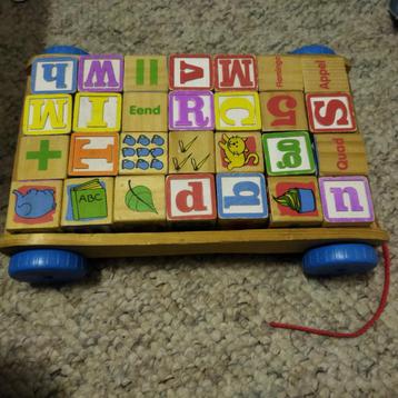 Vintage houten trekkar blokken educatief beschikbaar voor biedingen