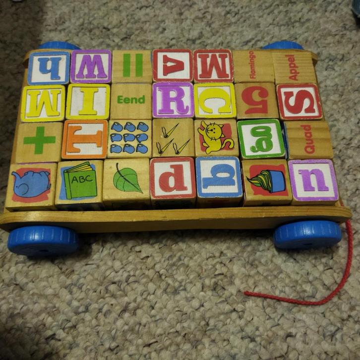Vintage houten trekkar blokken educatief, Kinderen en Baby's, Speelgoed | Houten speelgoed, Gebruikt, Duw- of Trekspeelgoed, Ophalen