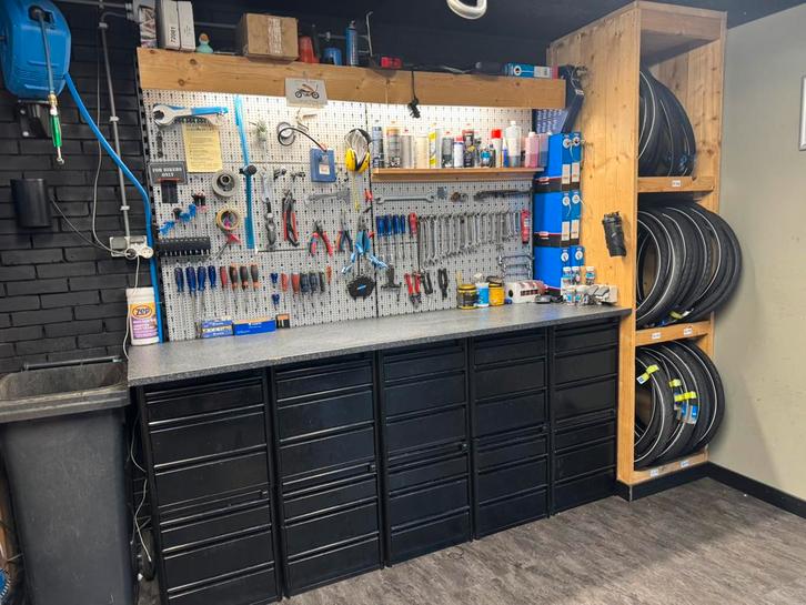 Werkbank + Bandenstelling, Doe-het-zelf en Verbouw, Werkbanken, Gebruikt, 170 cm of meer, Ophalen