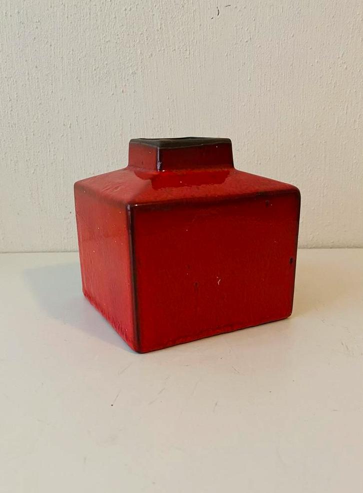 Keramiek blok-vaas Vermeulen , jaren 70, Huis en Inrichting, Woonaccessoires | Vazen, Gebruikt, Rood, Minder dan 50 cm, Aardewerk of Porselein