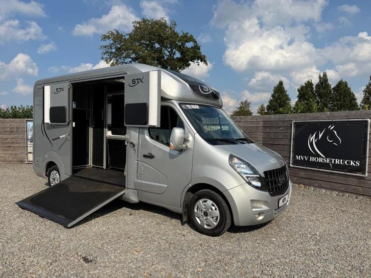 LUXE | STX HORSEBOX | 2021 | HENGST 3XL |28.000KM NIEUWSTAAT, Dieren en Toebehoren, Paarden en Pony's | Trailers en Aanhangwagens