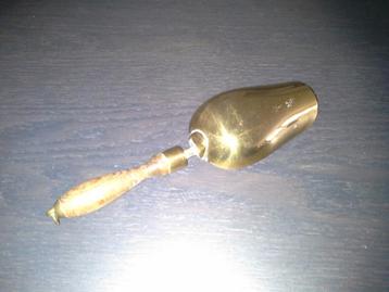 koperen schep beschikbaar voor biedingen