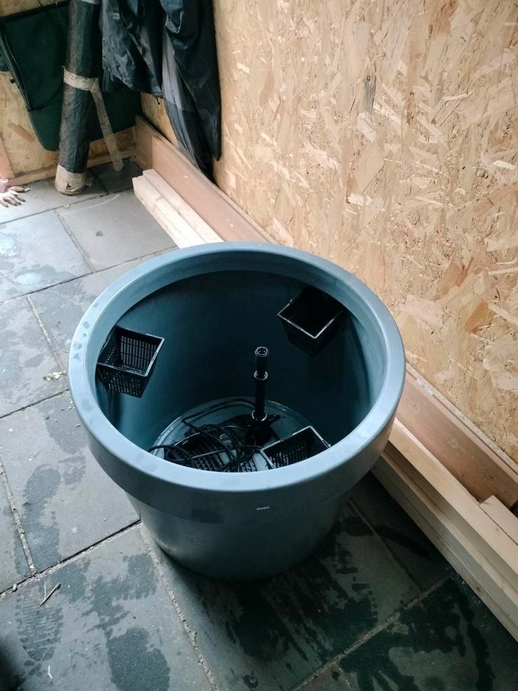 Superfish Patio Vijver met Pomp en Fontein, Tuin en Terras, Vijver-toebehoren, Gebruikt, Vijverbak, Ophalen