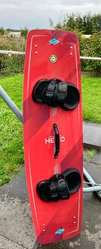 Naish Hero Kiteboard te koop, Watersport en Boten, Kitesurfen, Gebruikt, Twintip, Kiteboard, Ophalen of Verzenden