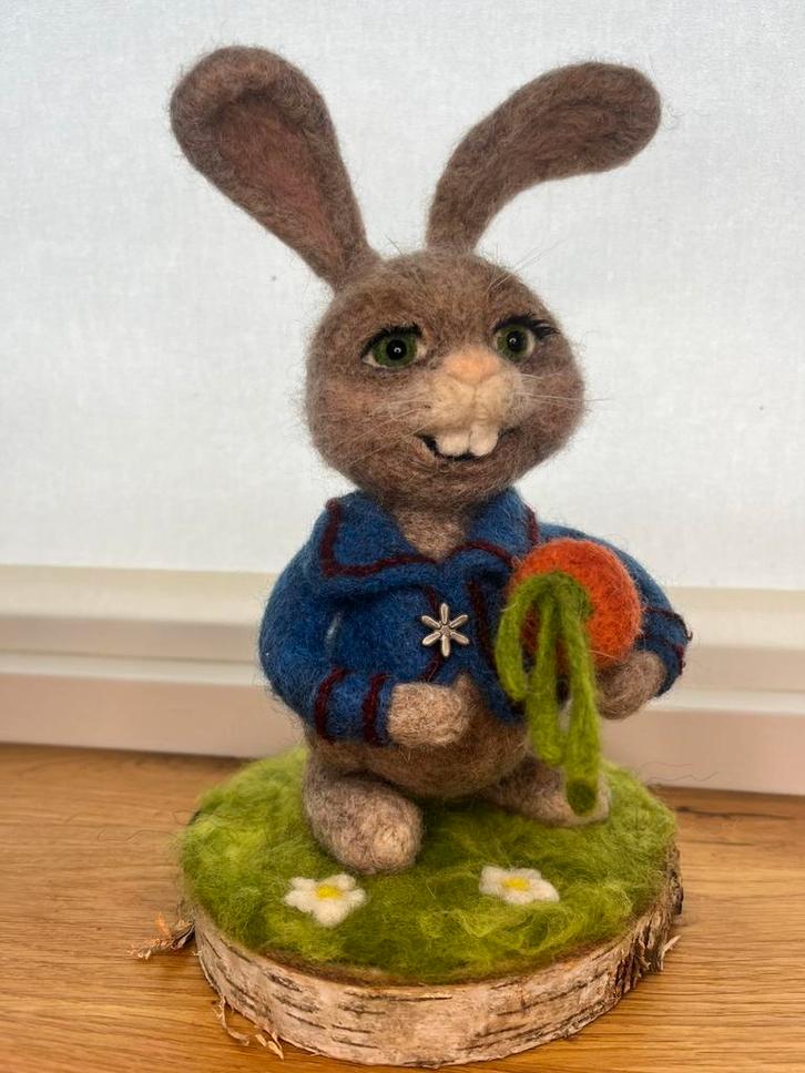 Schattig vilten konijntje met wortel, Huis en Inrichting, Woonaccessoires | Overige, Nieuw, Ophalen of Verzenden
