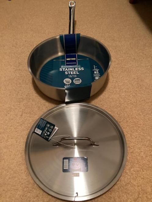 Metro Professional Hapjespan 28 cm met Deksel RVS (nieuw)., Huis en Inrichting, Keuken | Potten en Pannen, Nieuw, Koekenpan of Braadpan