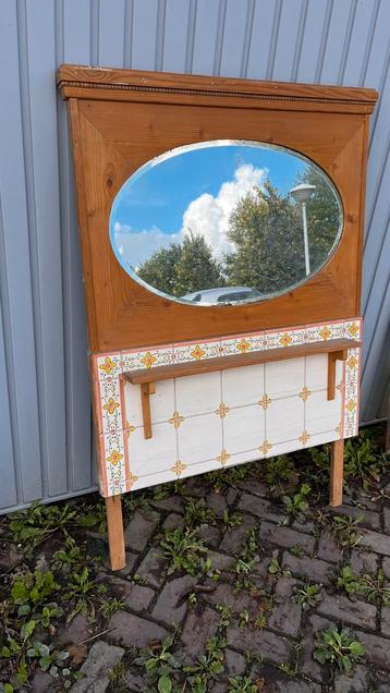 Gave oude spiegel beschikbaar voor biedingen