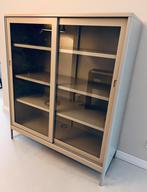 Ikea Idåsen vitrinekast met schuifdeuren beige, Huis en Inrichting, Ophalen, Met deur(en), 100 tot 150 cm, 100 tot 150 cm