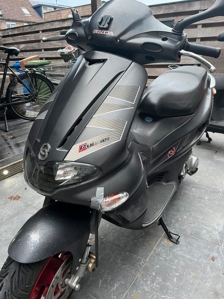 Gilera runner 50cc DD, Fietsen en Brommers, Scooters | Piaggio, Zo goed als nieuw, Overige modellen, Tweetakt, Ophalen