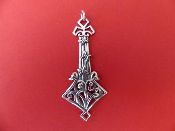 Mooie Aparte Lange Zilveren Jugendstil Hanger met Vlinders beschikbaar voor biedingen