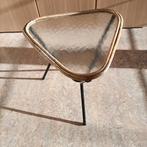 Rotan Rohe tafeltje driehoek, Ophalen