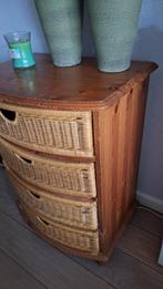 Massief grenen kastje met halfronde rieten laden, Ophalen, Overige materialen, Gebruikt, 50 tot 100 cm