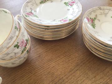 Vintage servies porselein beschikbaar voor biedingen