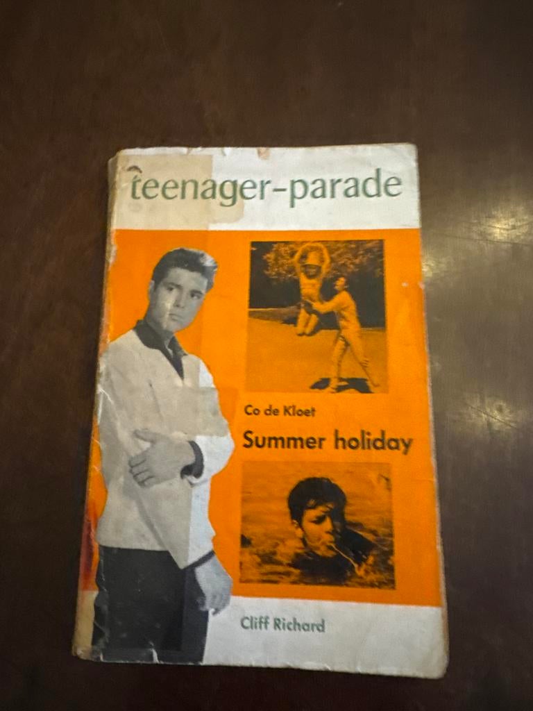 Cliff Richard - Teenager Parade -boekje, Boeken, Ophalen of Verzenden, Gelezen, Artiest