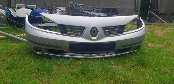 RENAULT LAGUNA VOORBUMPER FACELIFT MODEL 2006, Auto-onderdelen, Carrosserie en Plaatwerk, Bumper, Voor, Gebruikt, Ophalen of Verzenden
