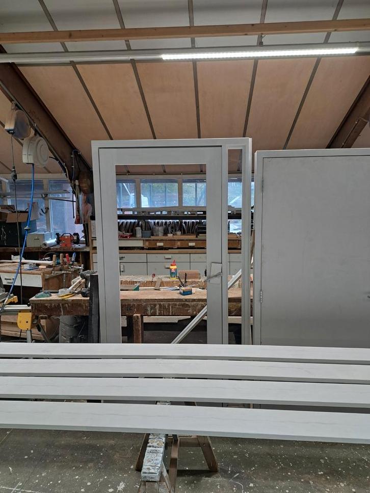 Hardhouten deurkozijn met zijlicht, Doe-het-zelf en Verbouw, Kozijnen en Schuifpuien, Nieuw, Deurkozijn, Hout, 225 cm of meer