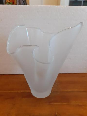 Mooie Servet / Zakdoek vaas (frosted glass) beschikbaar voor biedingen