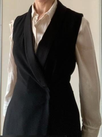 Zwarte H&M blazerjurk giletjurk getailleerd, Kleding | Dames, Jurken, Zo goed als nieuw, Maat 36 (S), Zwart, Onder de knie, Ophalen of Verzenden