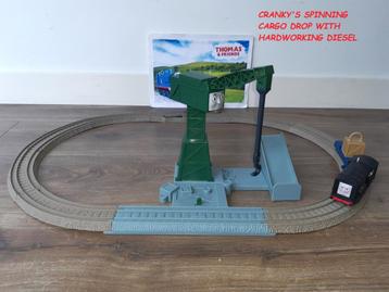 Trackmaster Thomas de Trein, Cranky's Spinning Cargo Drop  beschikbaar voor biedingen