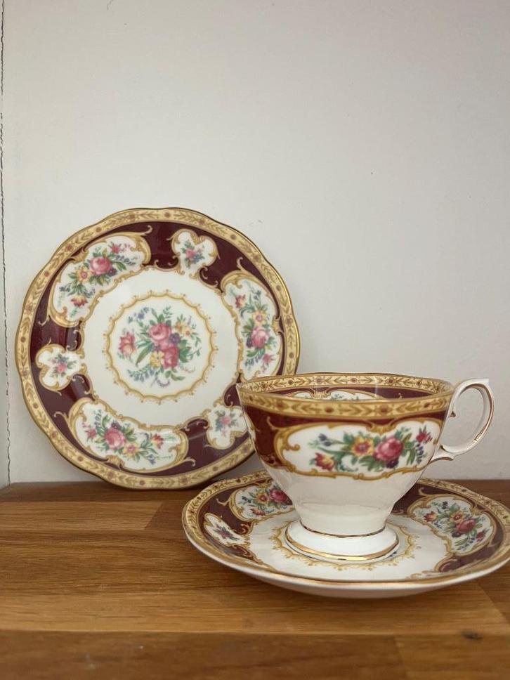 3 delige vintage set Royal Albert Lady Hamilton, Verzamelen, Porselein, Kristal en Bestek, Zo goed als nieuw, Kop en/of schotel