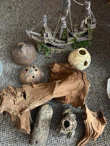 Aquarium inrichten boot etc beschikbaar voor biedingen