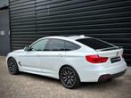 Bmw 3-serie Gran Turismo 320i PANO|HEADUP|H/K|VIRTUAL|CAMERA, Auto's, 1998 cc, Euro 6, 4 cilinders, Wit