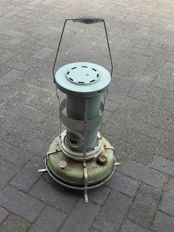 Nostalgische petroleum kachel Aladin beschikbaar voor biedingen