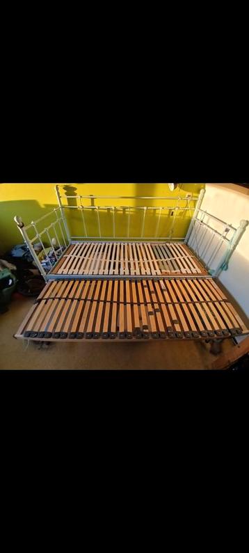 Stalen bed met elektrische lattenbodem te koop