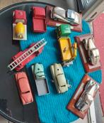2 x Schuco / Dinky Toys / MATCHBOX  + 3x chroom op plankje, Antiek en Kunst, Ophalen of Verzenden