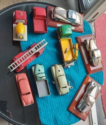 2 x Schuco / Dinky Toys / MATCHBOX  + 3x chroom op plankje beschikbaar voor biedingen