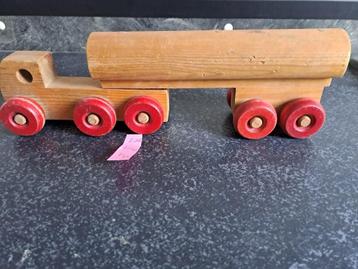 Houten speelgoed beschikbaar voor biedingen