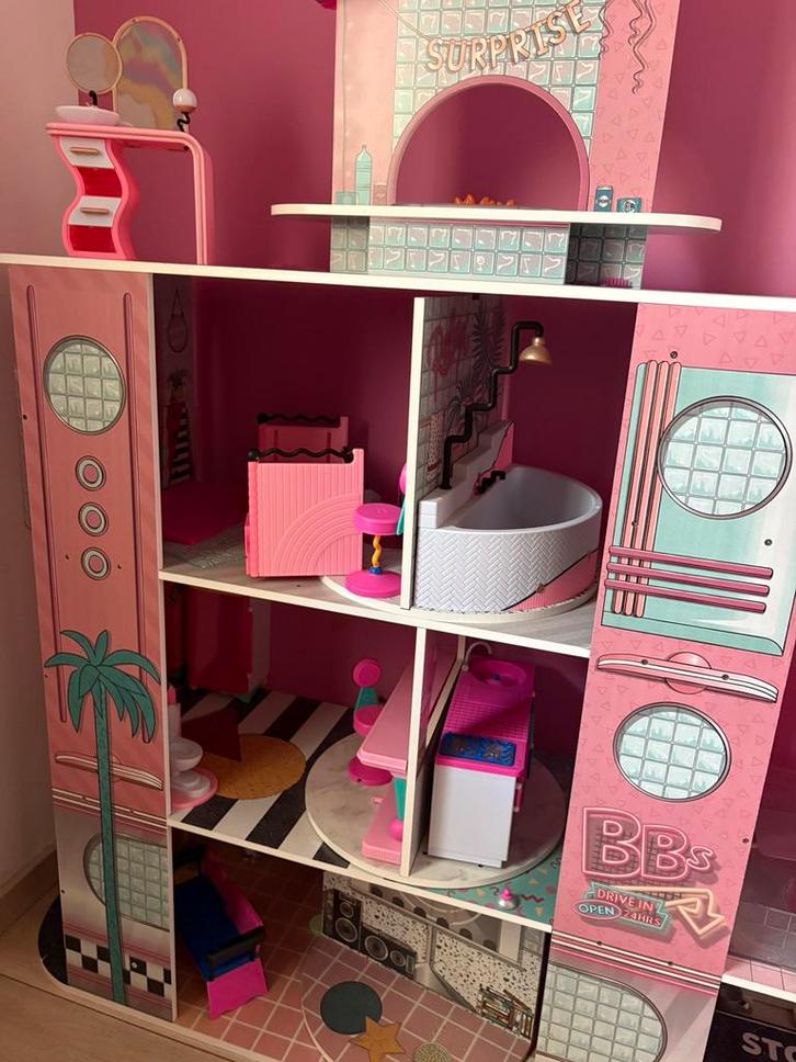 LOL poppenhuis inc accessoires, Kinderen en Baby's, Speelgoed | Poppenhuizen, Zo goed als nieuw, Poppenhuis, Ophalen