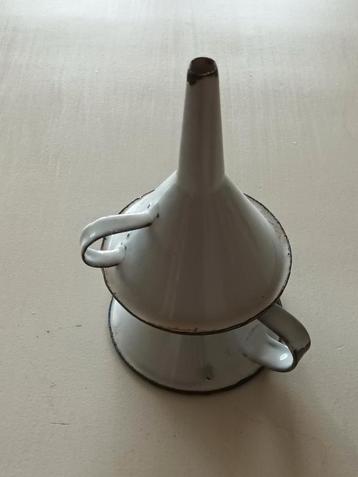Vintage Emaille Trechters - Set van 2 beschikbaar voor biedingen