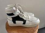 Witte Hoge Sneakers - Maat 37Nikkie, Wit, Ophalen of Verzenden, Sneakers of Gympen, Nikkie
