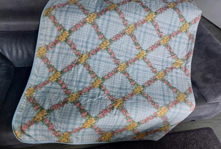 Sprei in romantische stijl, Huis en Inrichting, Woonaccessoires | Plaids en Woondekens, Zo goed als nieuw, Ophalen of Verzenden