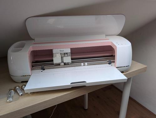 Te koop aangeboden Cricut Maker, Hobby en Vrije tijd, Knutselen, Zo goed als nieuw, Knutselwerk, Ophalen of Verzenden