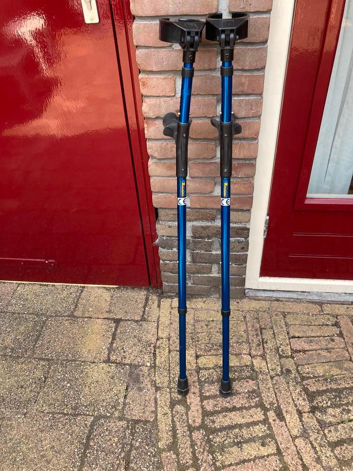 Loopkrukken blauw. Amper gebruikt dus bijna nieuw., Diversen, Loopkrukken, Zo goed als nieuw, Ophalen