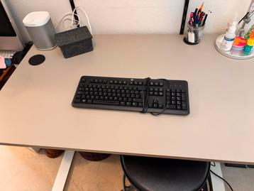 Ikea zit sta bureau beschikbaar voor biedingen