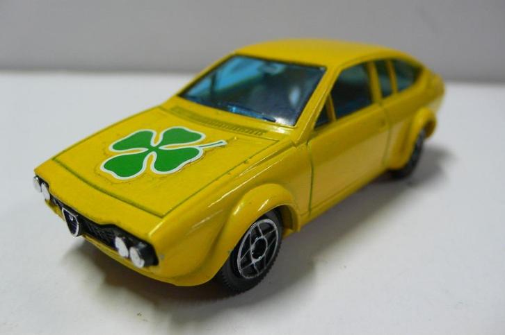 alfa romeo alfetta gtv - dinky toys #1405  1/43, Hobby en Vrije tijd, Modelauto's | 1:43, Gebruikt, Auto, Dinky Toys, Verzenden