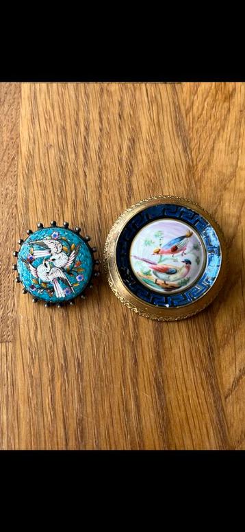 2 prachtige vogel broches  beschikbaar voor biedingen