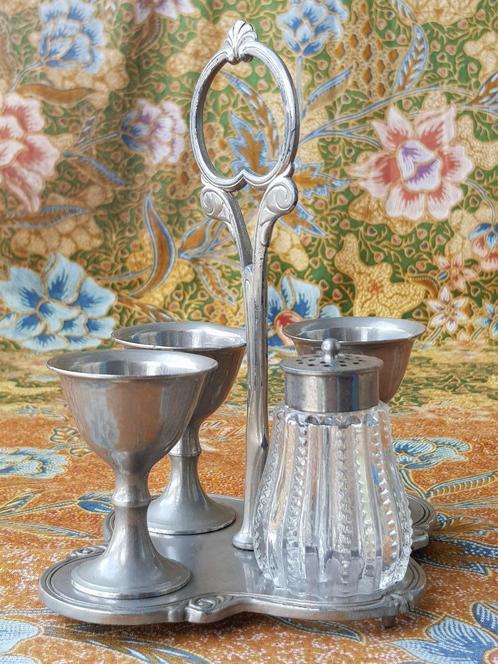 Mooie antieke eierdoppen en zoutstrooier in houder 15,5 cm., Antiek en Kunst, Antiek | Woonaccessoires, Ophalen of Verzenden