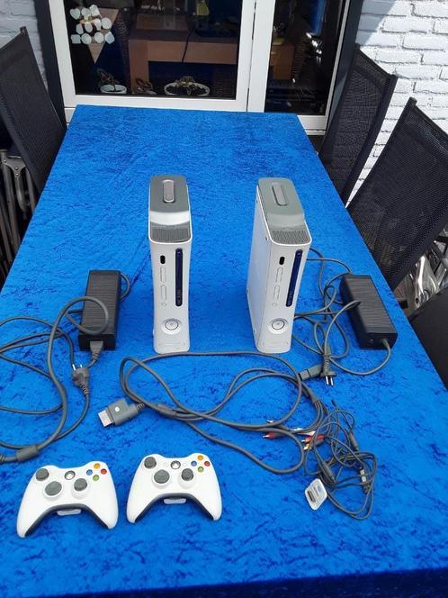 Te koop : 2 X . X BOX 360, Spelcomputers en Games, Spelcomputers | Xbox 360, Gebruikt, 360 S, Met 2 controllers, Ophalen of Verzenden