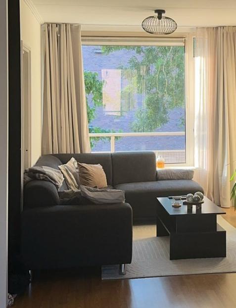 Comfortabele zwart/grijze hoekbank, Huis en Inrichting, Banken | Bankstellen, Gebruikt, Hoekbank, Vierpersoons of meer, 250 tot 300 cm