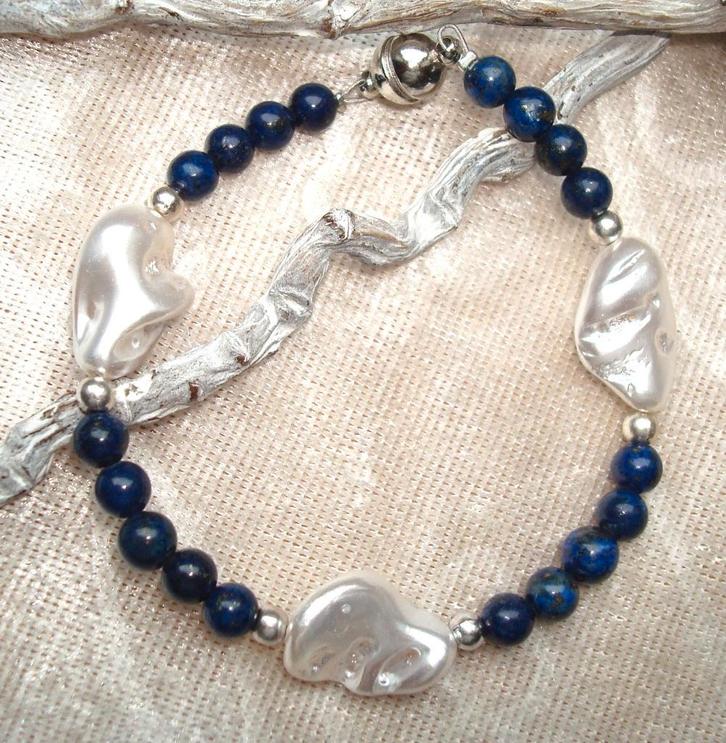 Armband van lapis lazuli en parelmoer, Sieraden, Tassen en Uiterlijk, Armbanden, Nieuw, Staal, Blauw, Met bedels of kralen, Met edelsteen