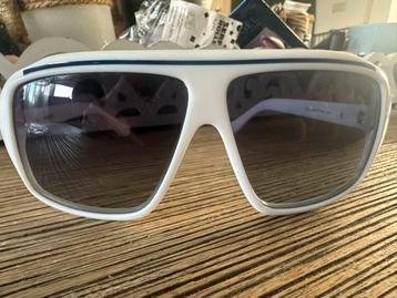 Polaroid vintage zonnebril beschikbaar voor biedingen