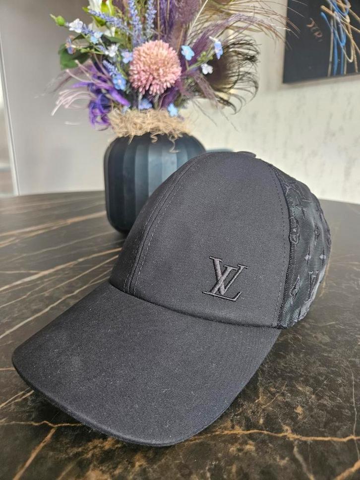 Louis Vuitton Monogram Mesh Pet / Baseball Cap M77115, Kleding | Heren, Hoeden en Petten, Zo goed als nieuw, Pet, 58 of 59 cm (L, 7¼ of ⅜ inch)