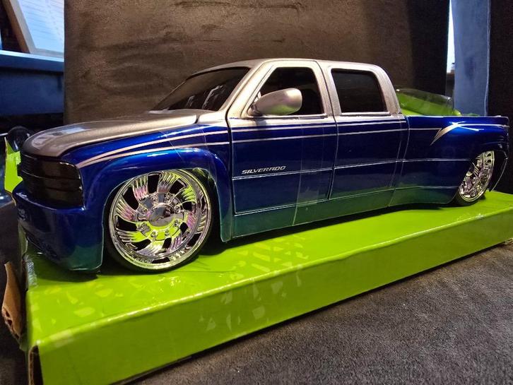 Chevrolet Silverado Dually Jada 1:24, Hobby en Vrije tijd, Modelauto's | 1:24, Nieuw, Auto, Jada, Ophalen of Verzenden
