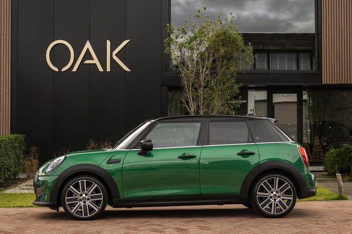 MINI Mini *VERKOCHT*1.5 Cooper MINI Yours Aut. | Navigatie |, Auto's, Mini, Bedrijf, Cooper, ABS, Airbags, Airconditioning, Alarm